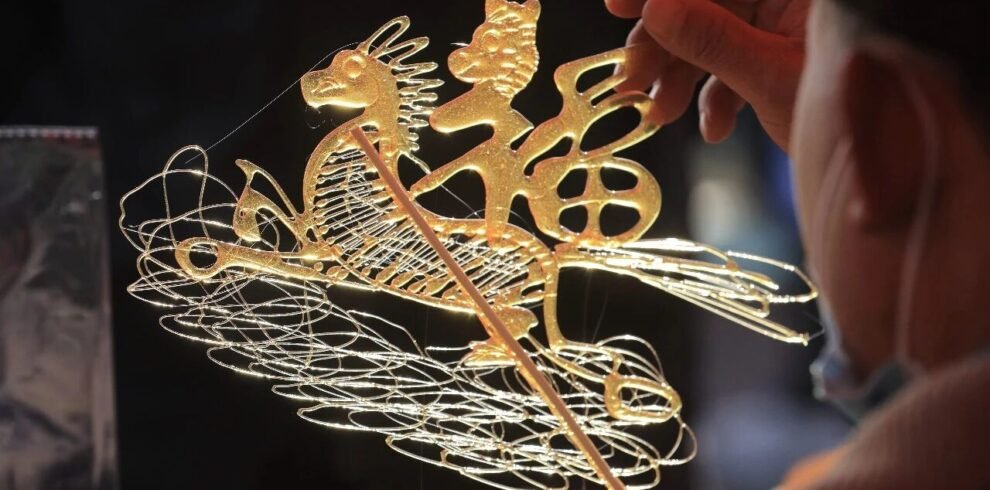 Painting Horses in the Year of the Horse: Intangible Cultural Heritage Crafts Weave Auspicious New Year Scenes