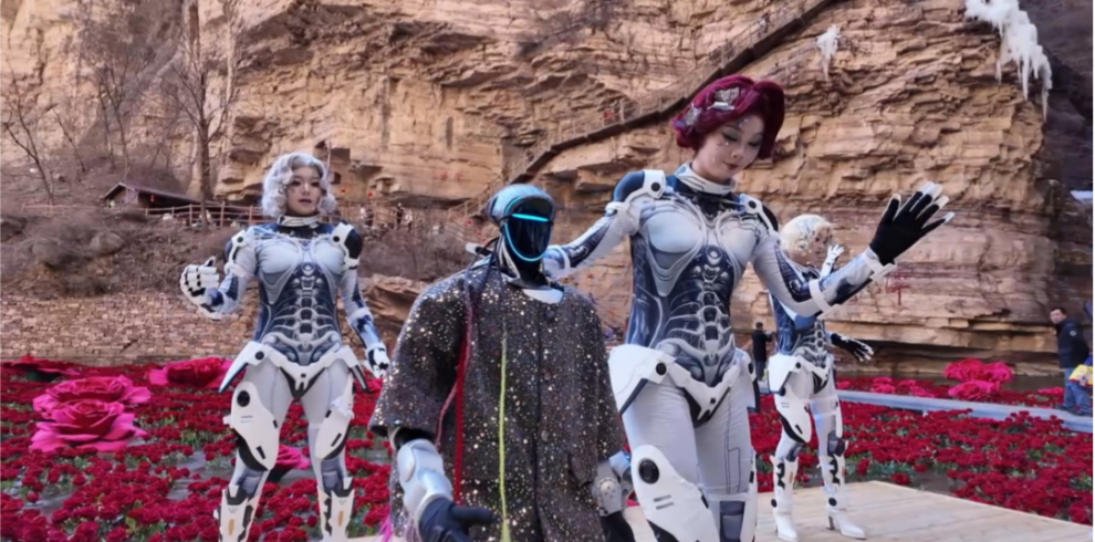 Not Only on the Spring Festival Gala, Robots in Action Now at Taihang Grand Canyon